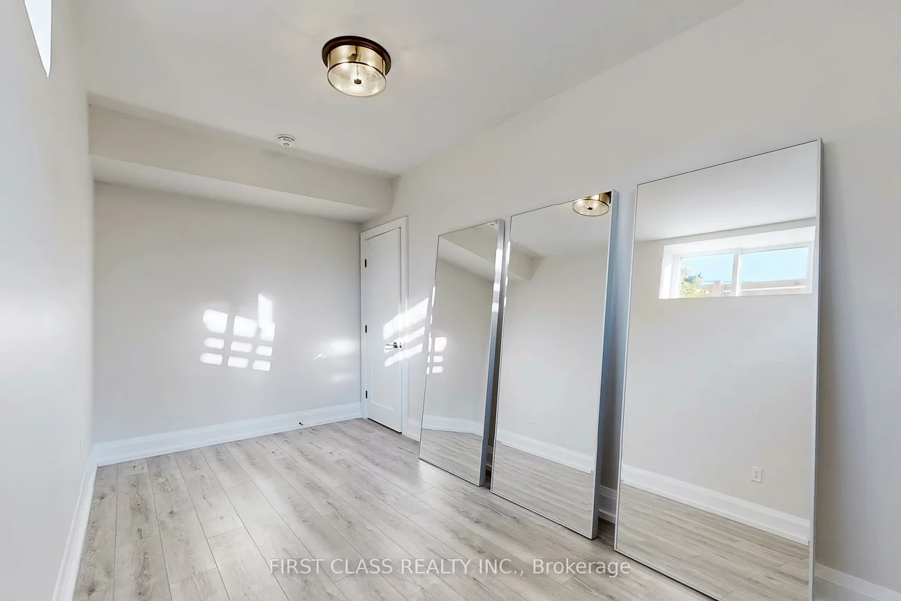 1047, Meredith, Lakeview, Mississauga