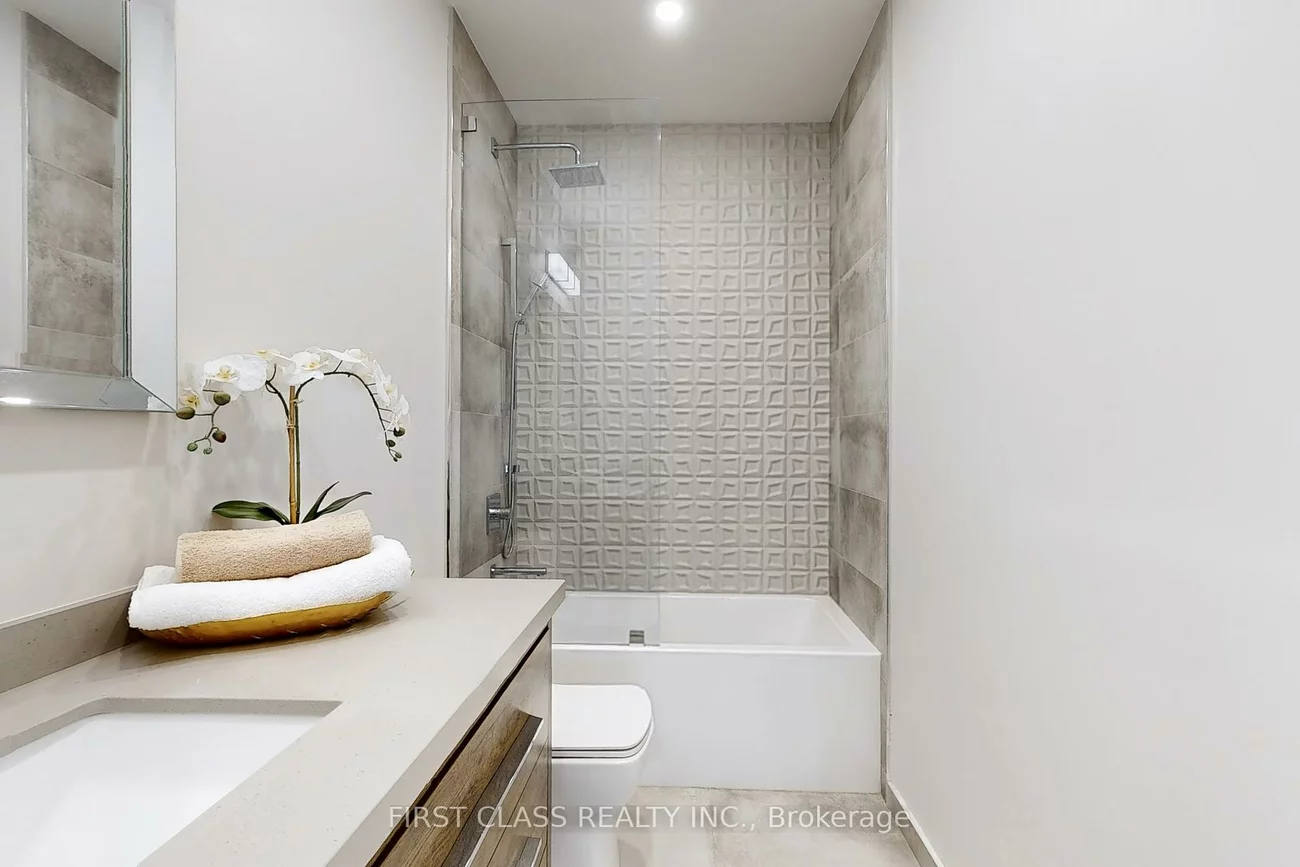 1047, Meredith, Lakeview, Mississauga