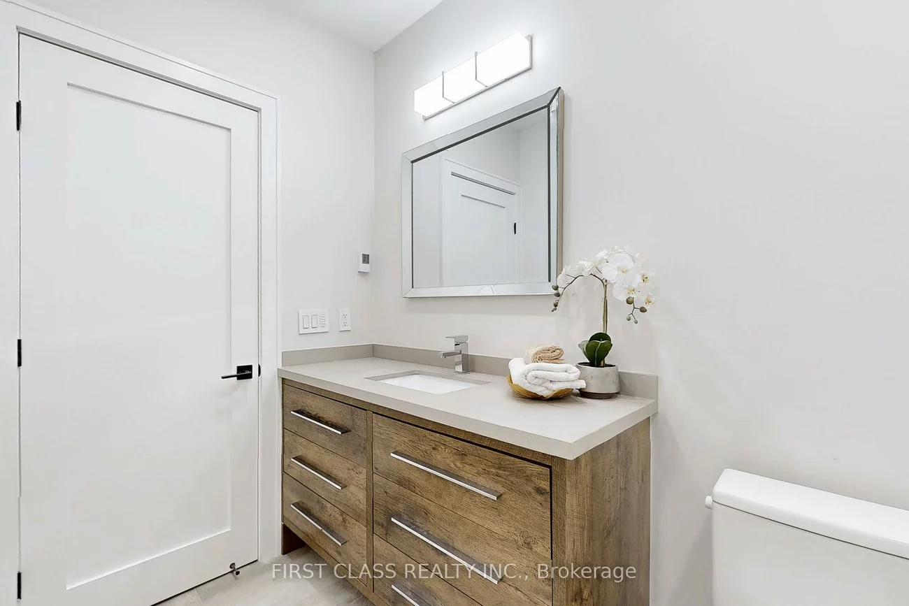 1047, Meredith, Lakeview, Mississauga
