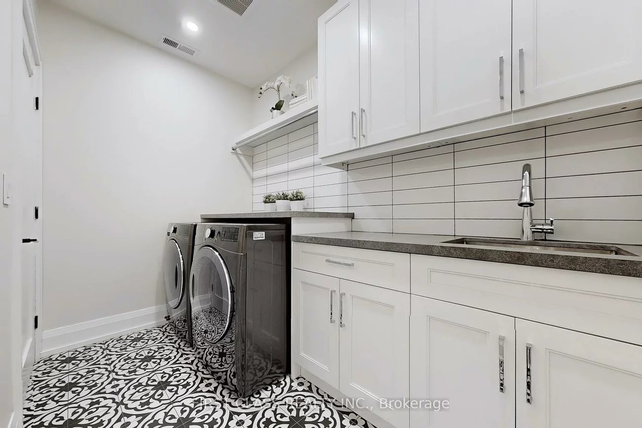 1047, Meredith, Lakeview, Mississauga