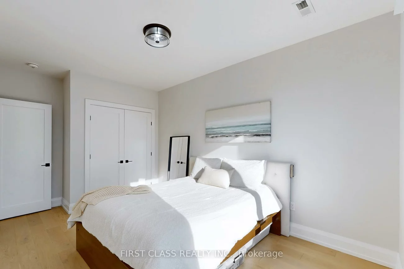 1047, Meredith, Lakeview, Mississauga