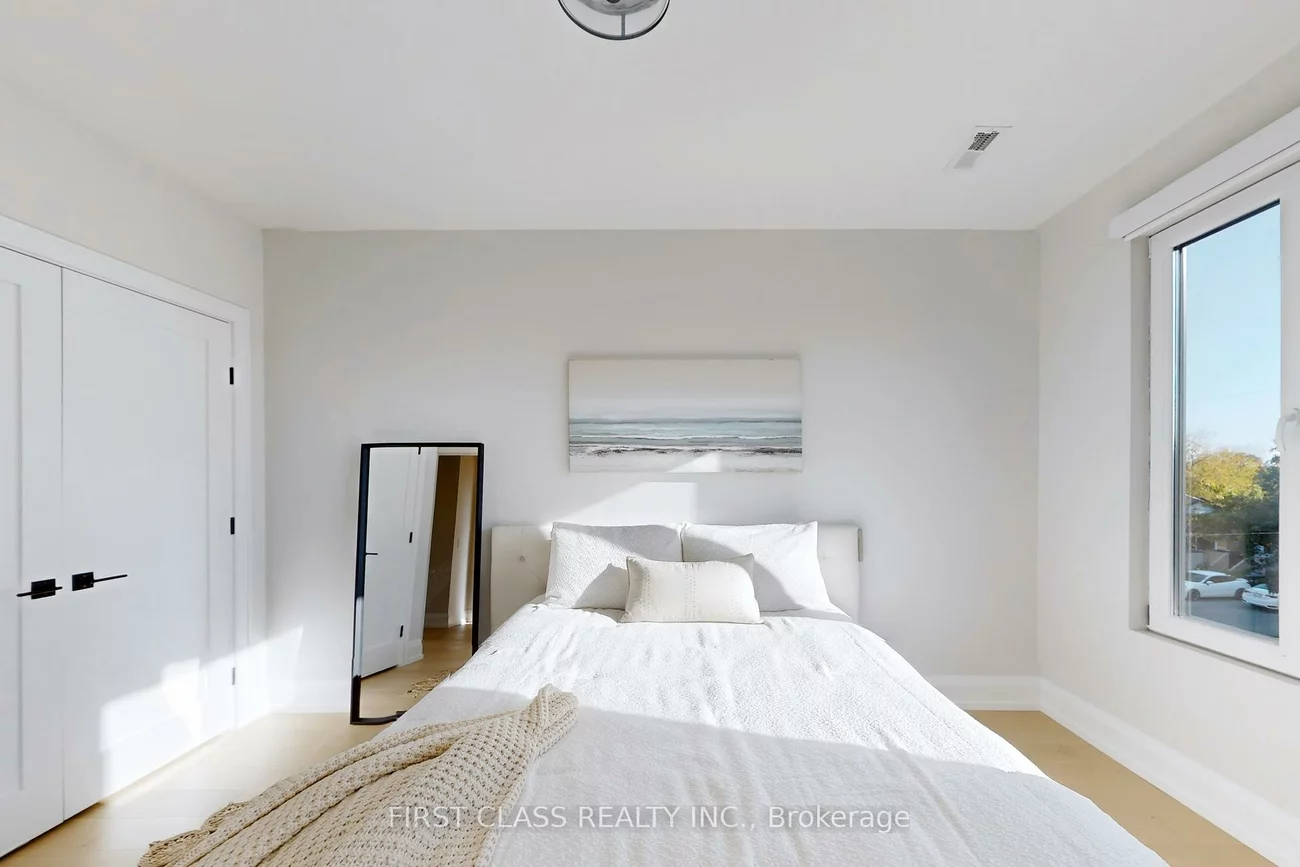 1047, Meredith, Lakeview, Mississauga
