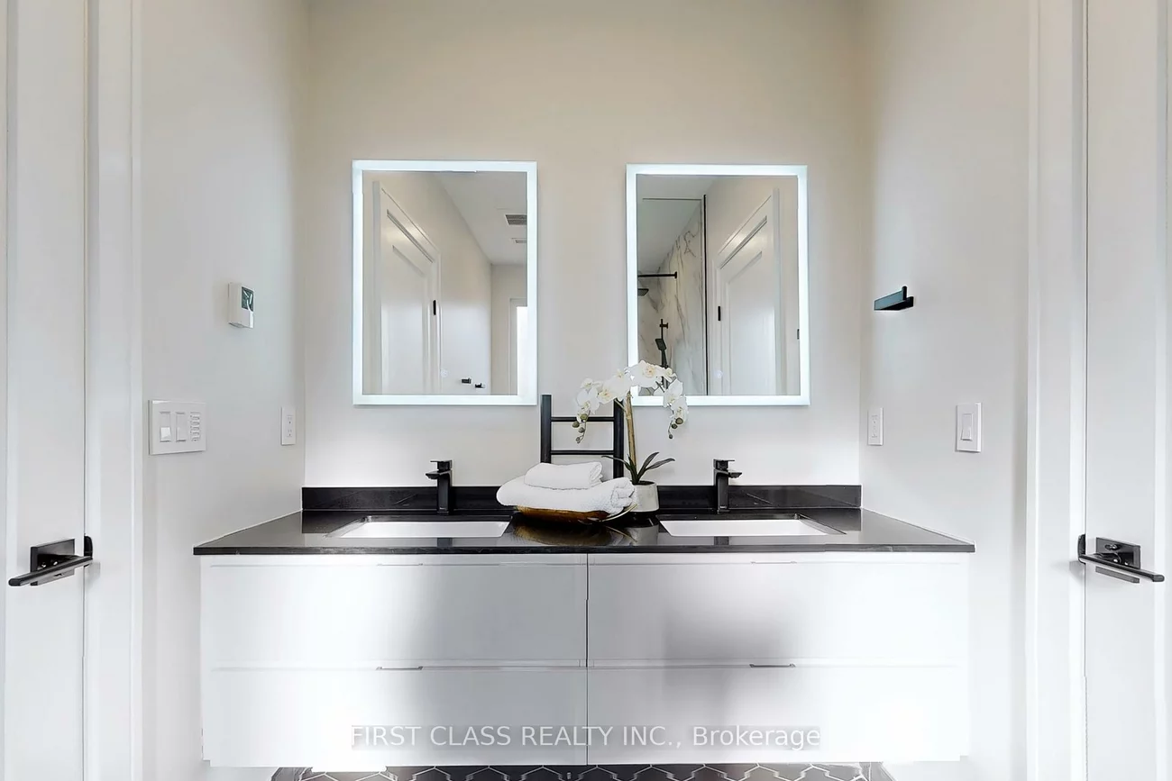 1047, Meredith, Lakeview, Mississauga
