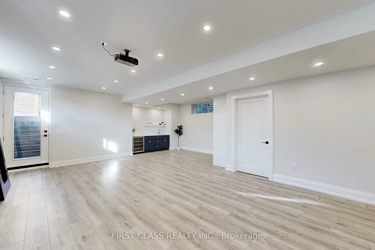 1047, Meredith, Lakeview, Mississauga