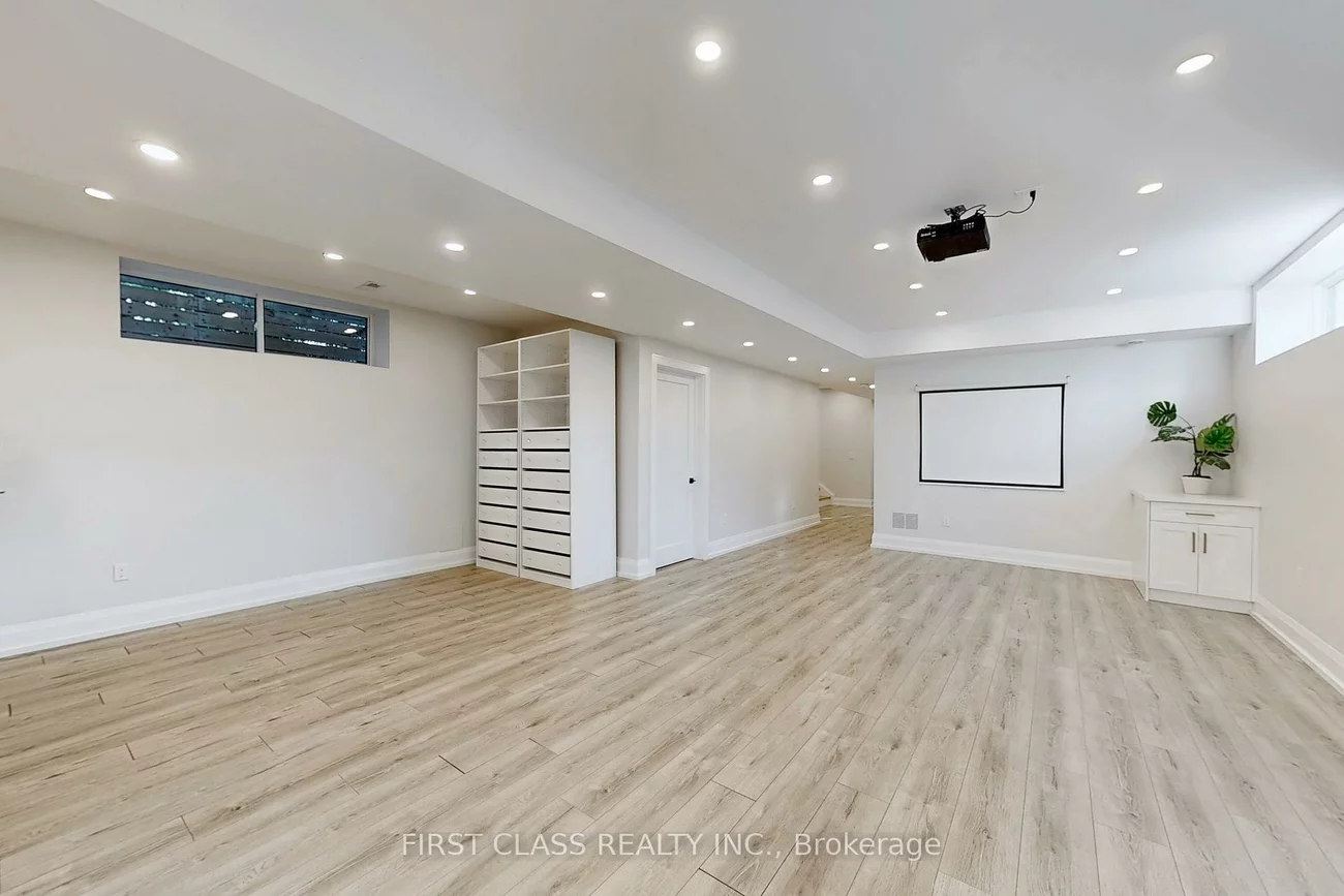 1047, Meredith, Lakeview, Mississauga