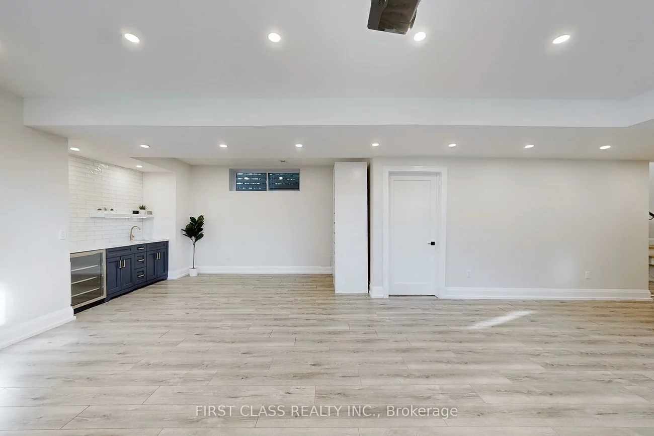 1047, Meredith, Lakeview, Mississauga