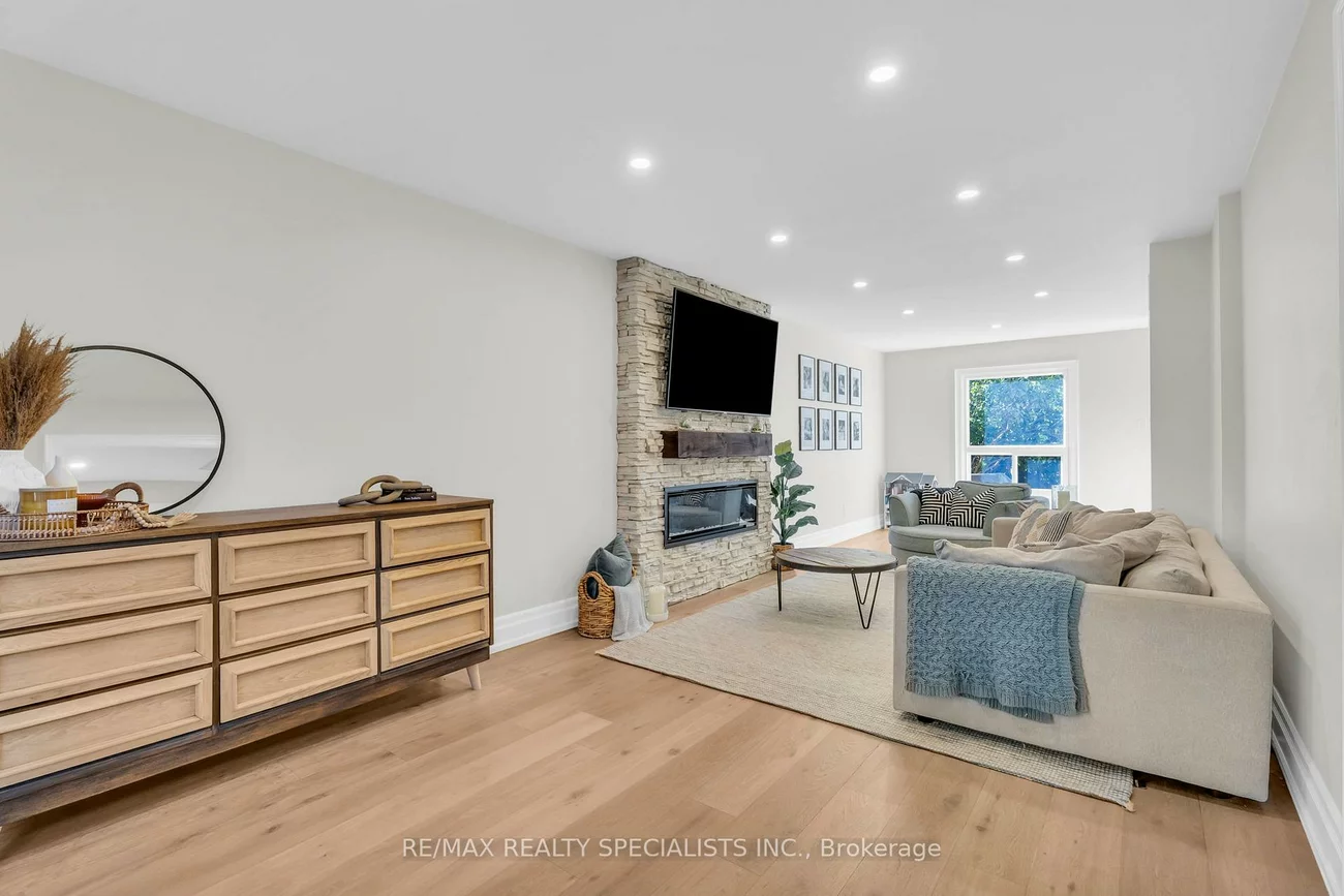 3658, Bangor, Erin Mills, Mississauga