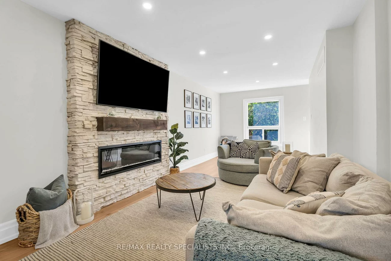 3658, Bangor, Erin Mills, Mississauga