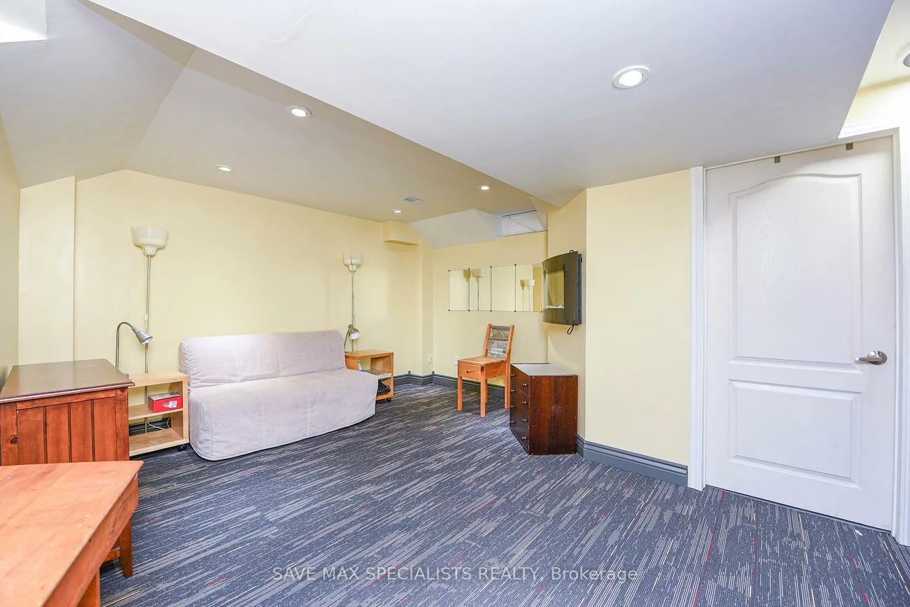 614, Lumberton, Hurontario, Mississauga