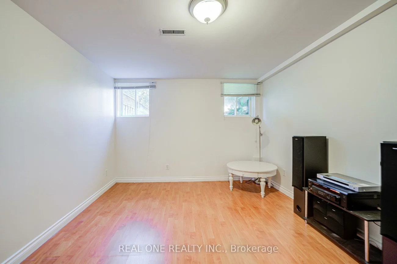 149, Paris, Hurontario, Mississauga