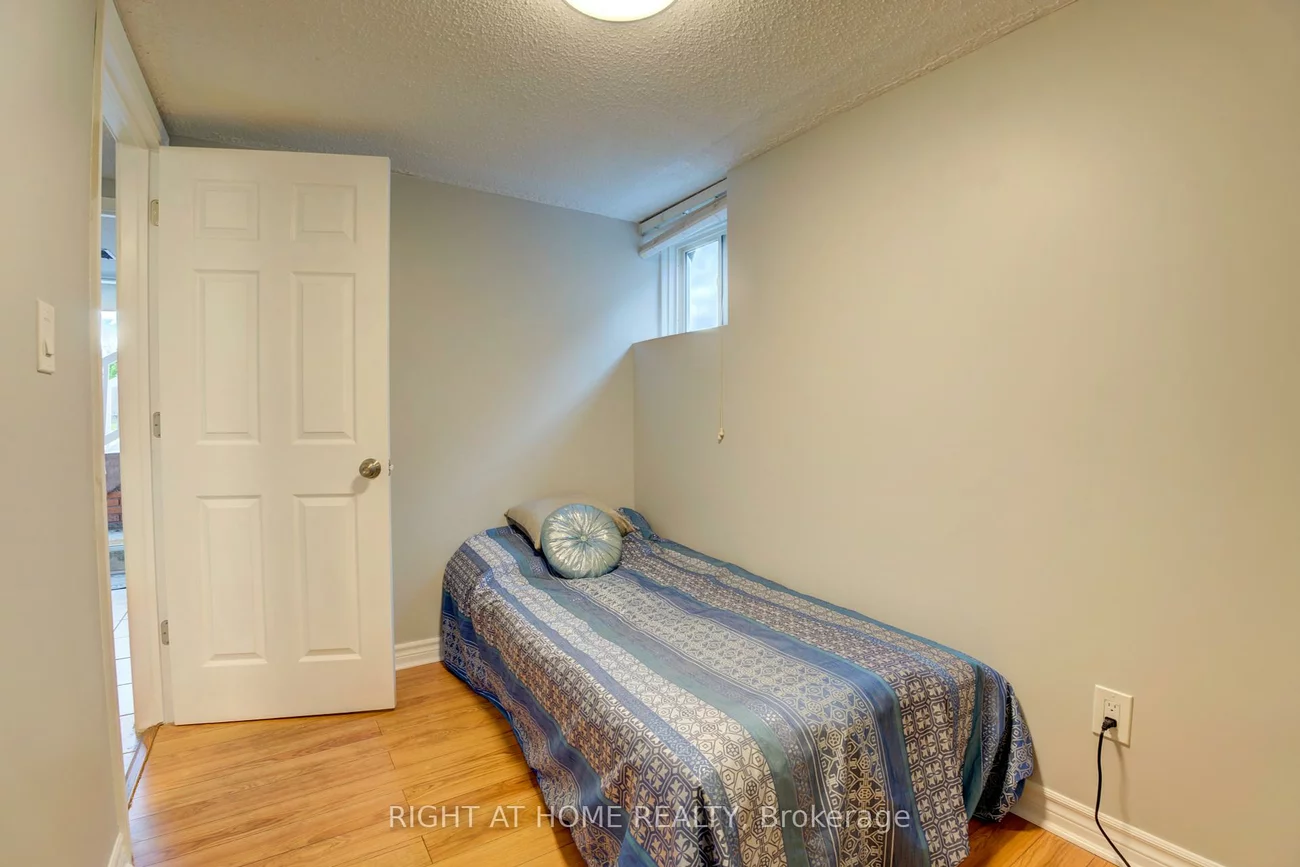 208, Meadows, Rathwood, Mississauga