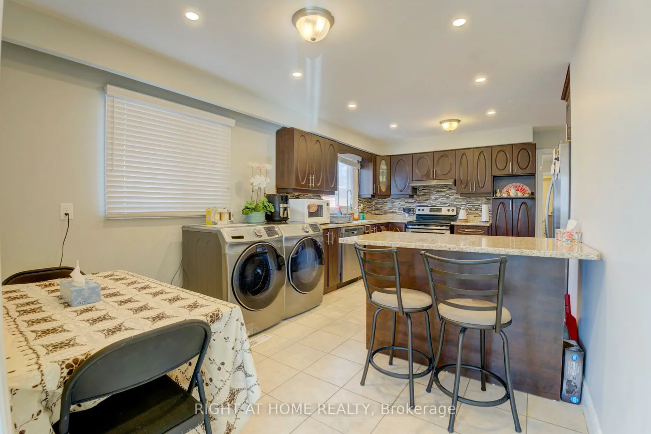 208, Meadows, Rathwood, Mississauga