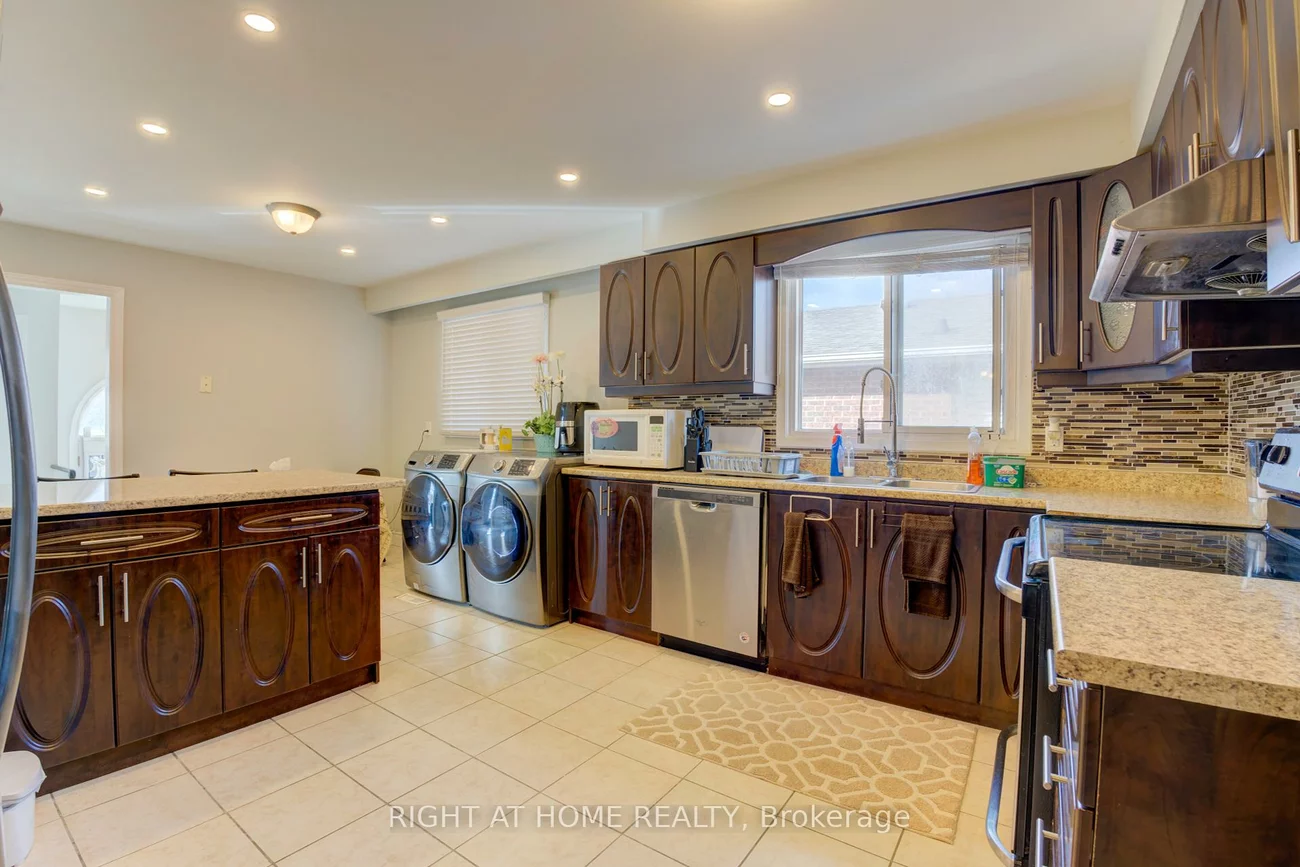 208, Meadows, Rathwood, Mississauga