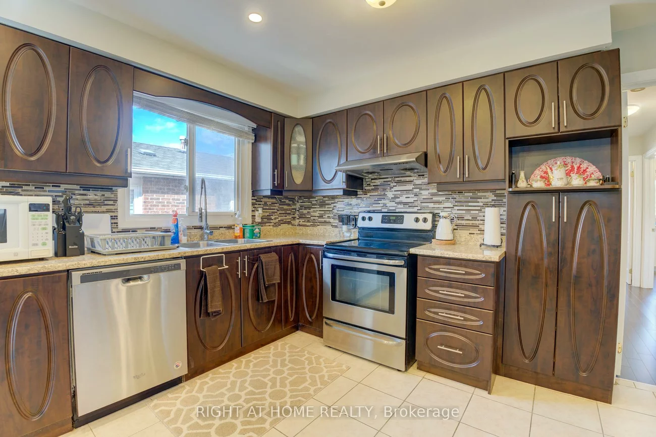 208, Meadows, Rathwood, Mississauga