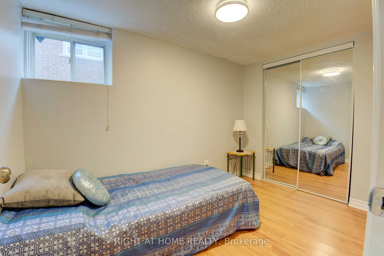 208, Meadows, Rathwood, Mississauga