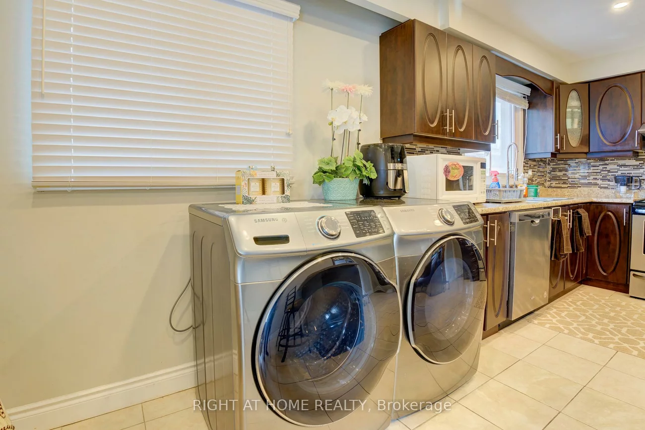208, Meadows, Rathwood, Mississauga
