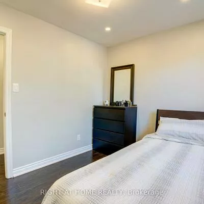 208, Meadows, Rathwood, Mississauga