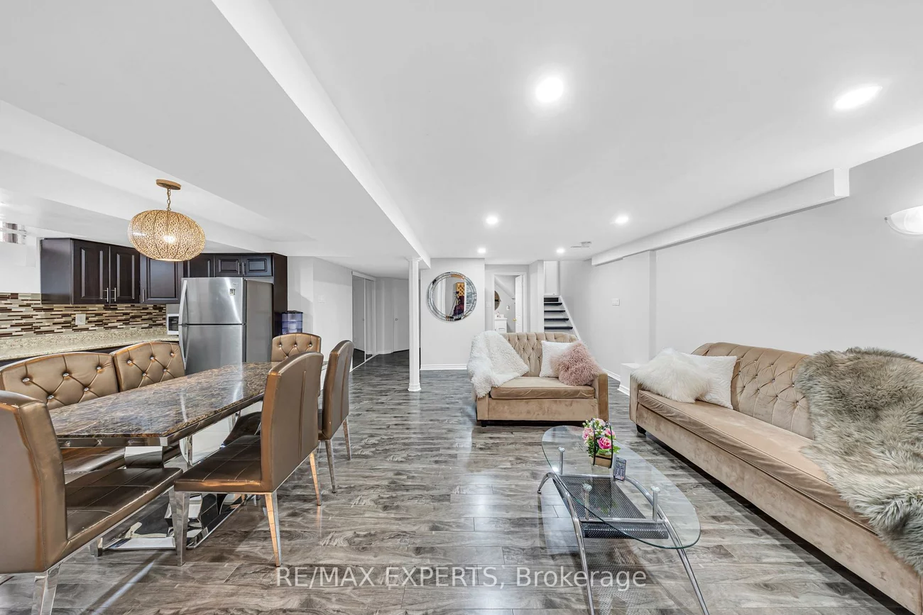 1103, Blueheron, East Credit, Mississauga