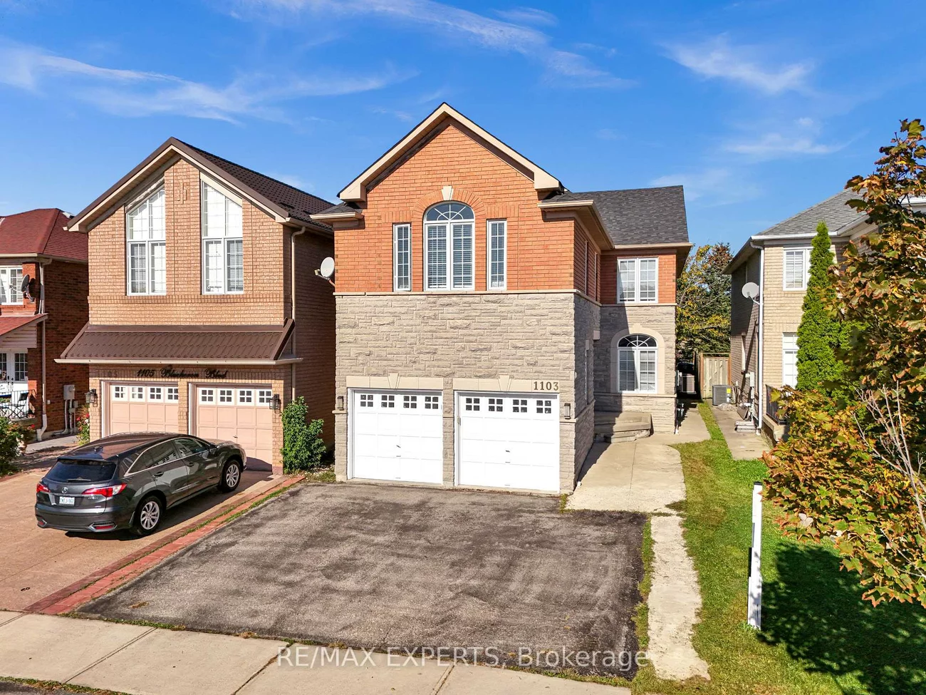 1103, Blueheron, East Credit, Mississauga
