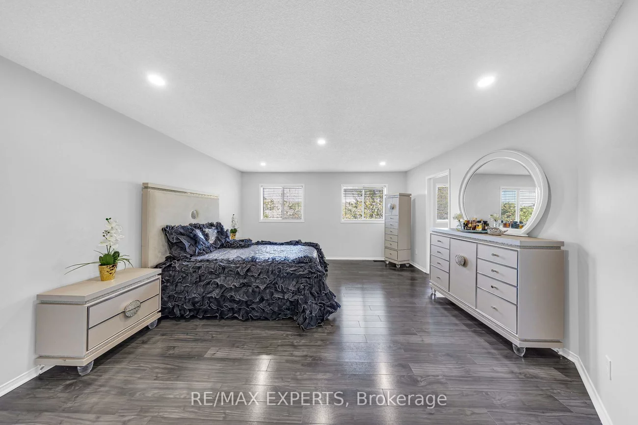 1103, Blueheron, East Credit, Mississauga