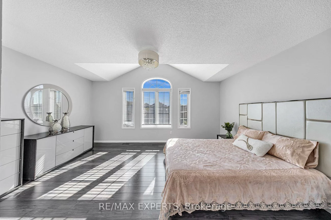 1103, Blueheron, East Credit, Mississauga