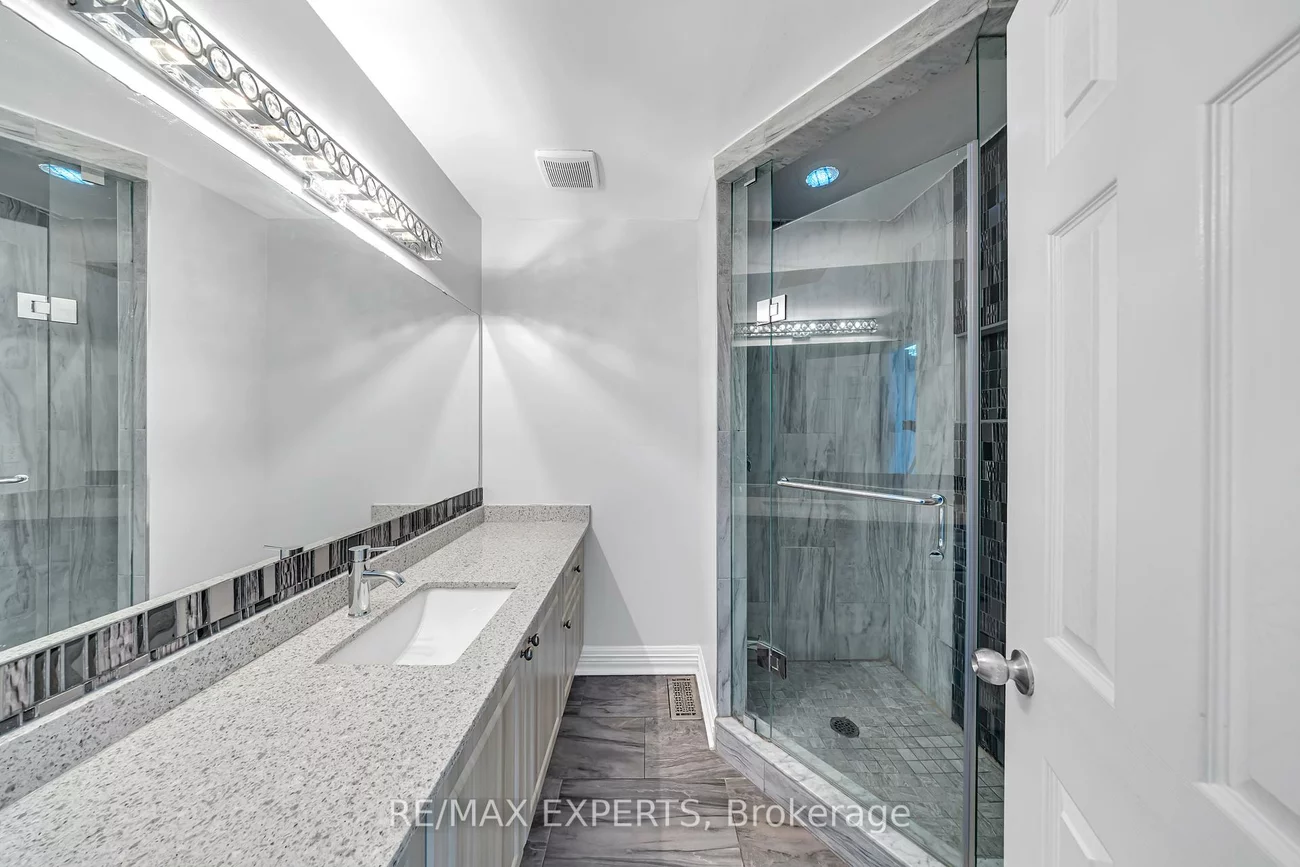 1103, Blueheron, East Credit, Mississauga