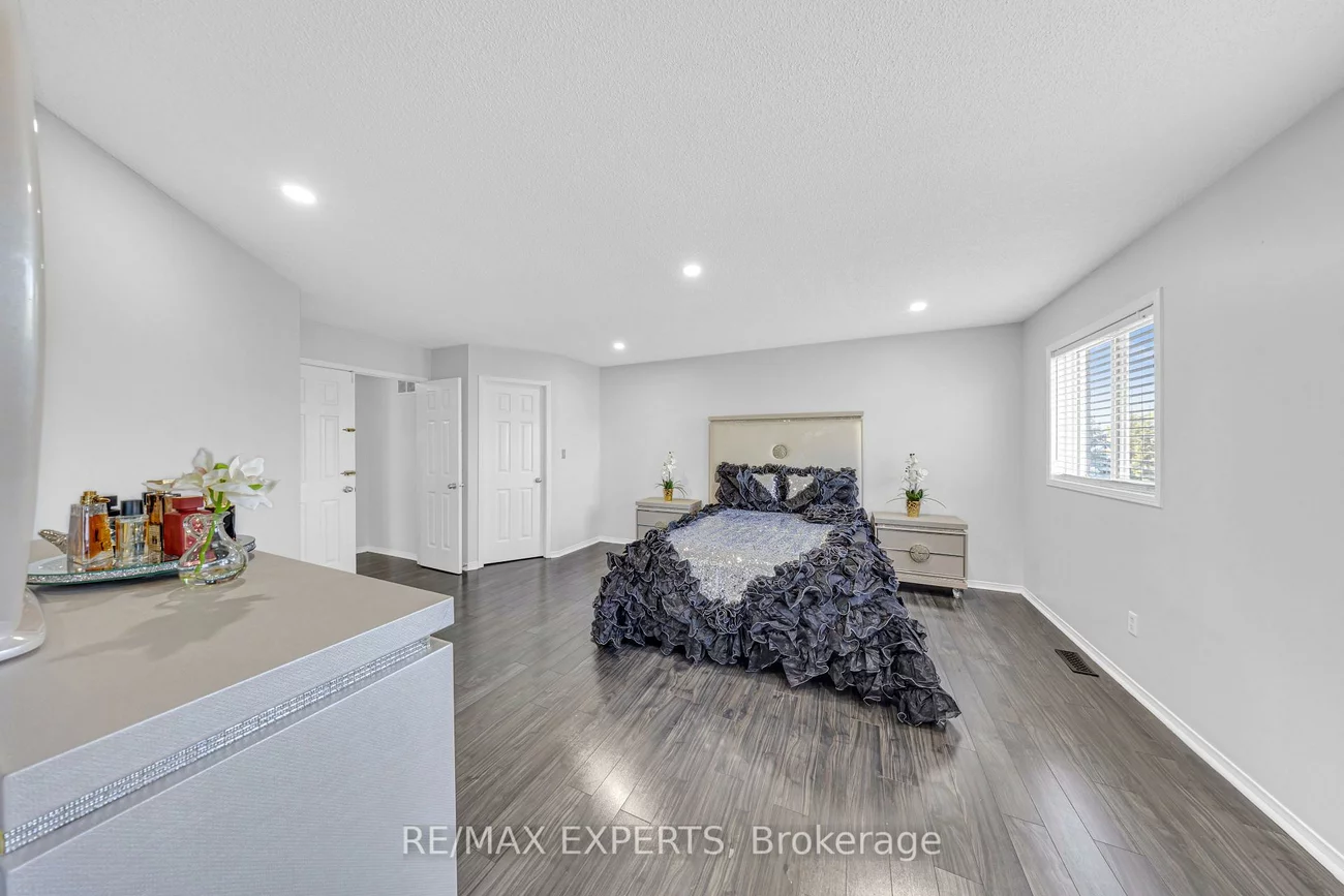 1103, Blueheron, East Credit, Mississauga