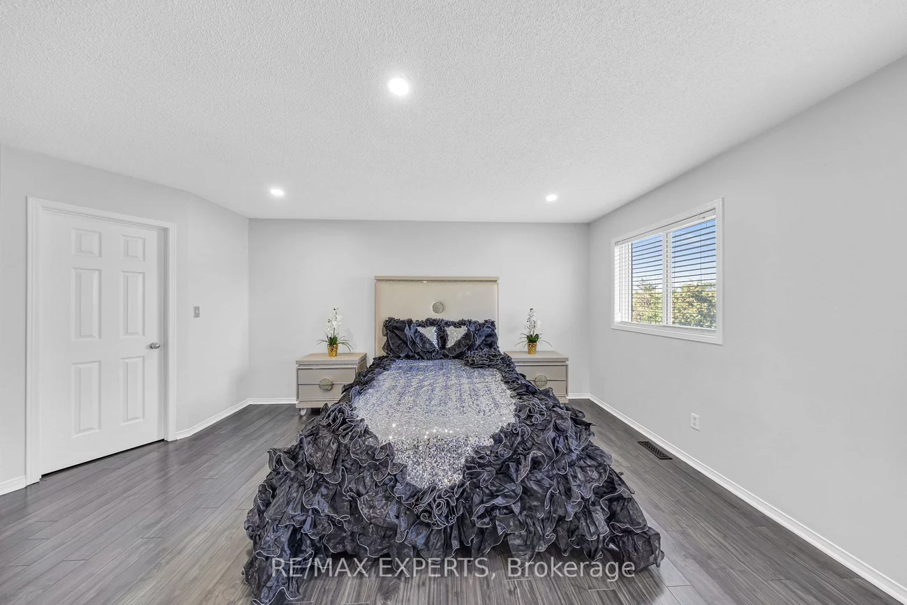 1103, Blueheron, East Credit, Mississauga