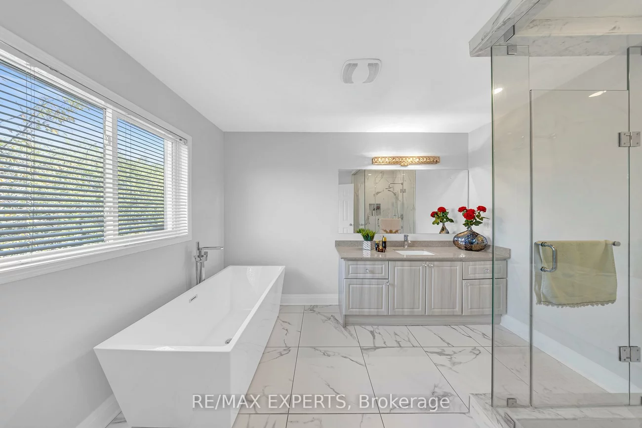 1103, Blueheron, East Credit, Mississauga