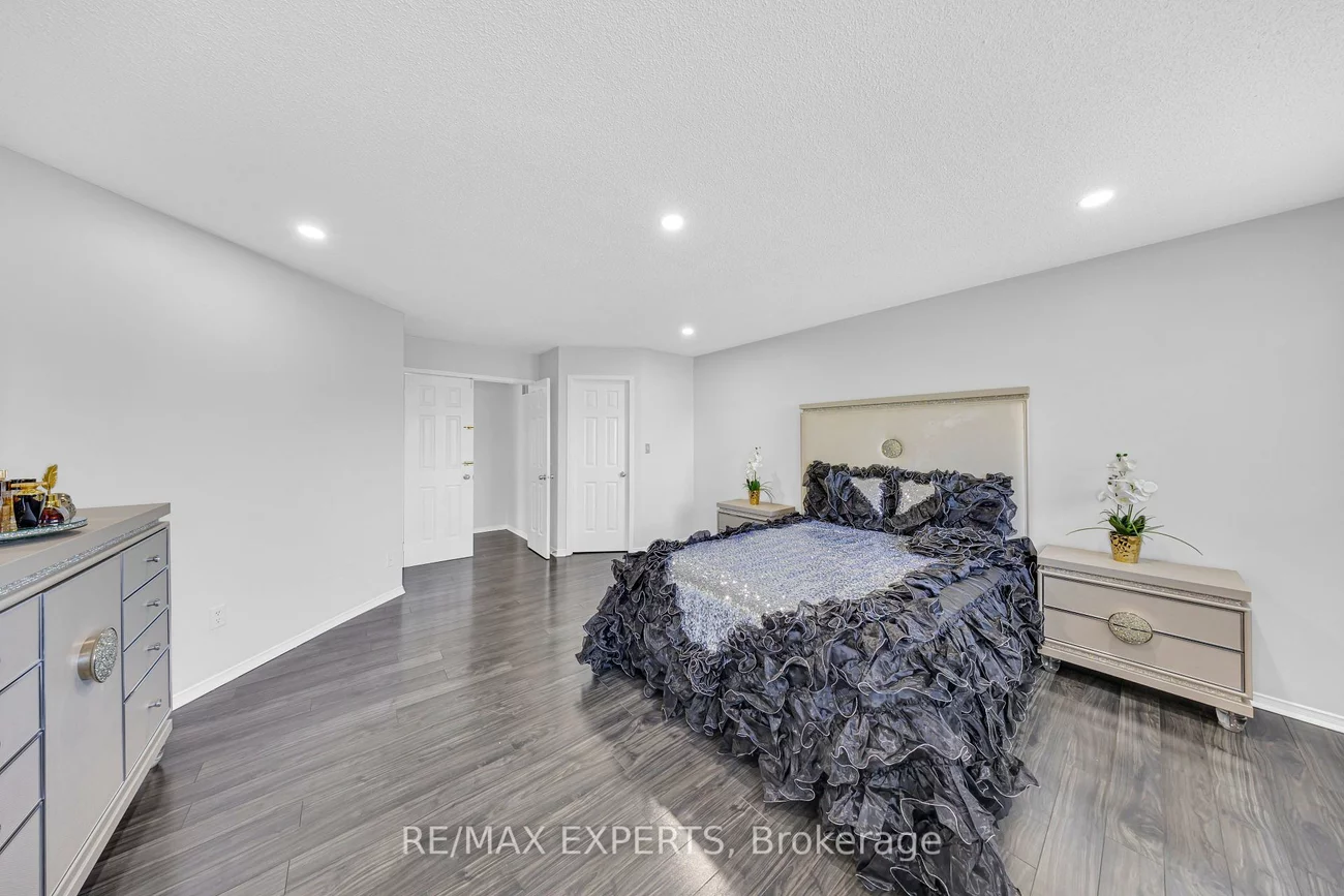 1103, Blueheron, East Credit, Mississauga