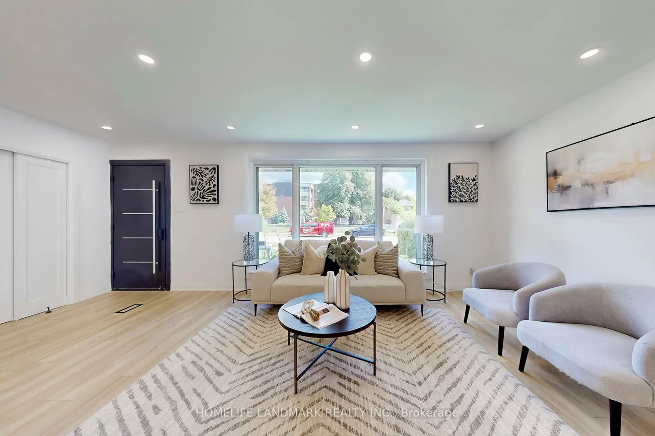 1354, Kelly, Clarkson, Mississauga