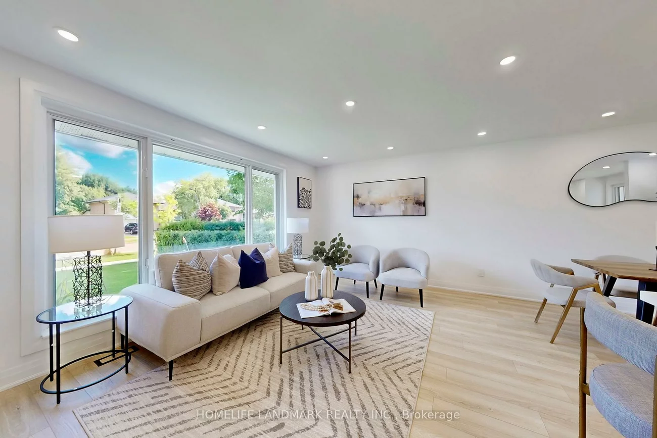 1354, Kelly, Clarkson, Mississauga