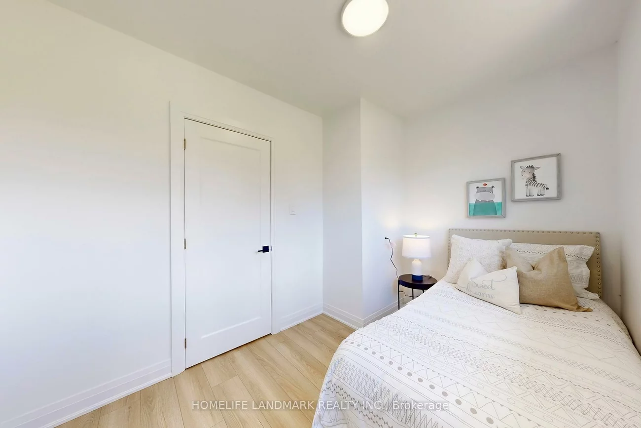 1354, Kelly, Clarkson, Mississauga