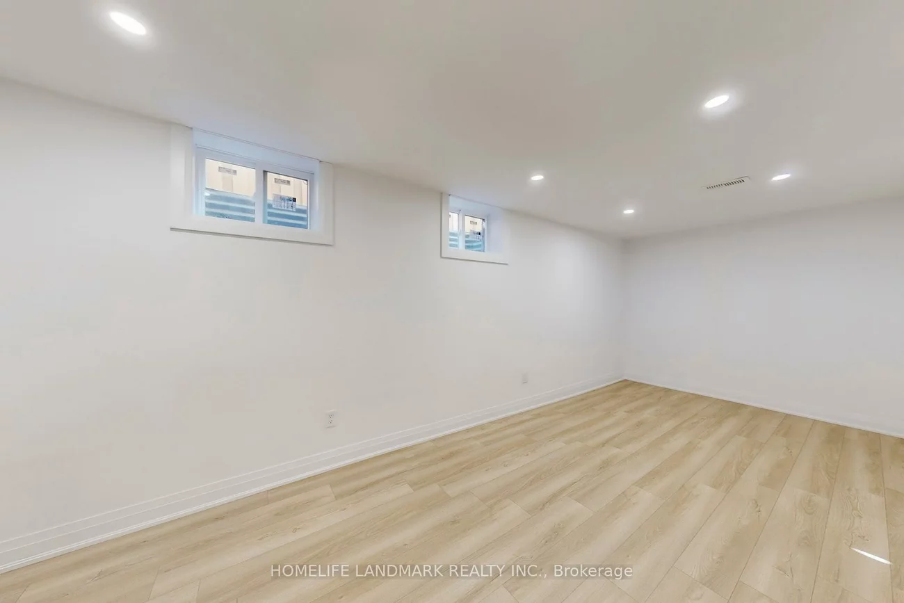 1354, Kelly, Clarkson, Mississauga