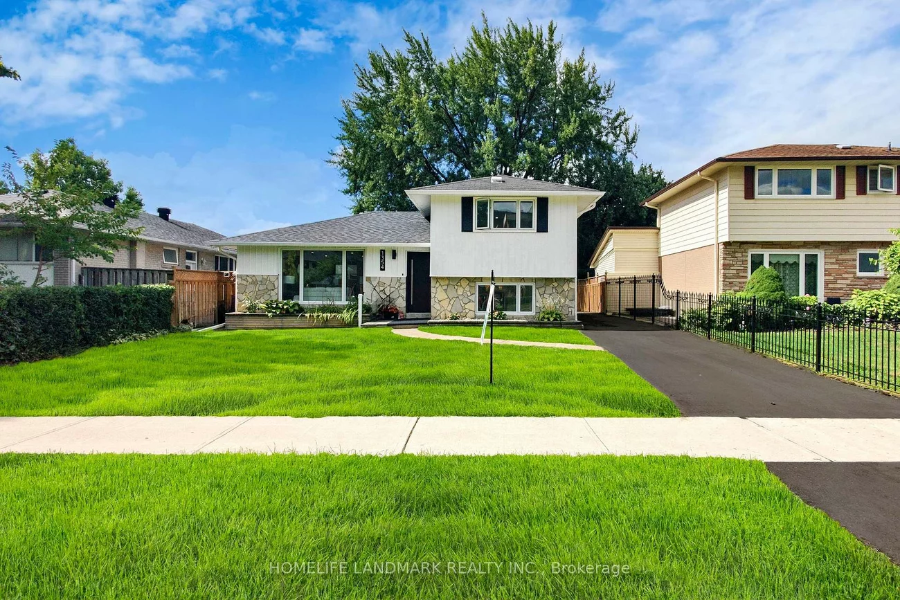 1354, Kelly, Clarkson, Mississauga