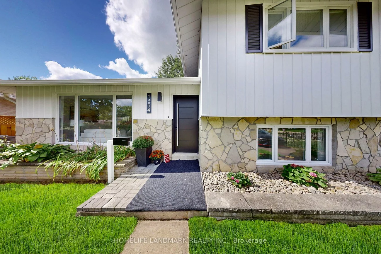 1354, Kelly, Clarkson, Mississauga