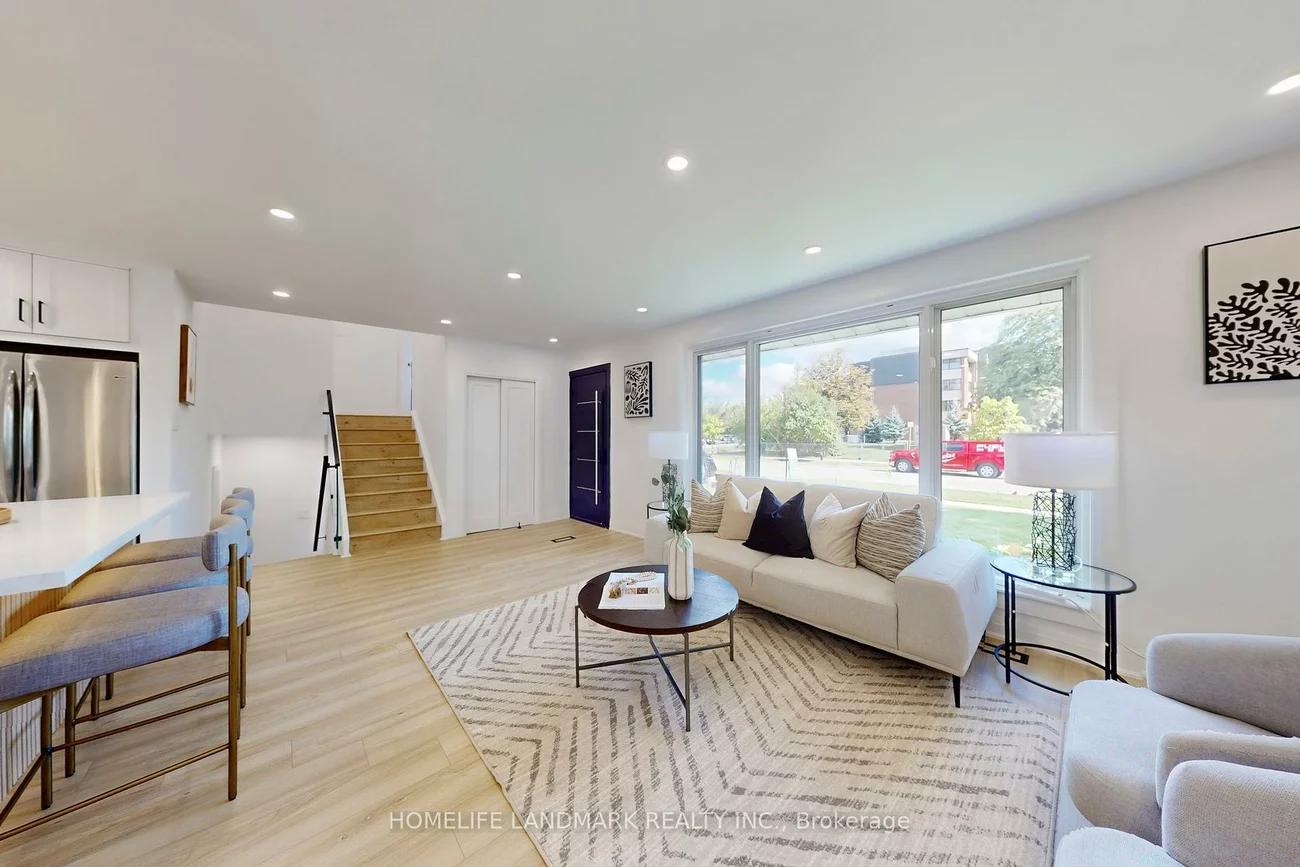 1354, Kelly, Clarkson, Mississauga