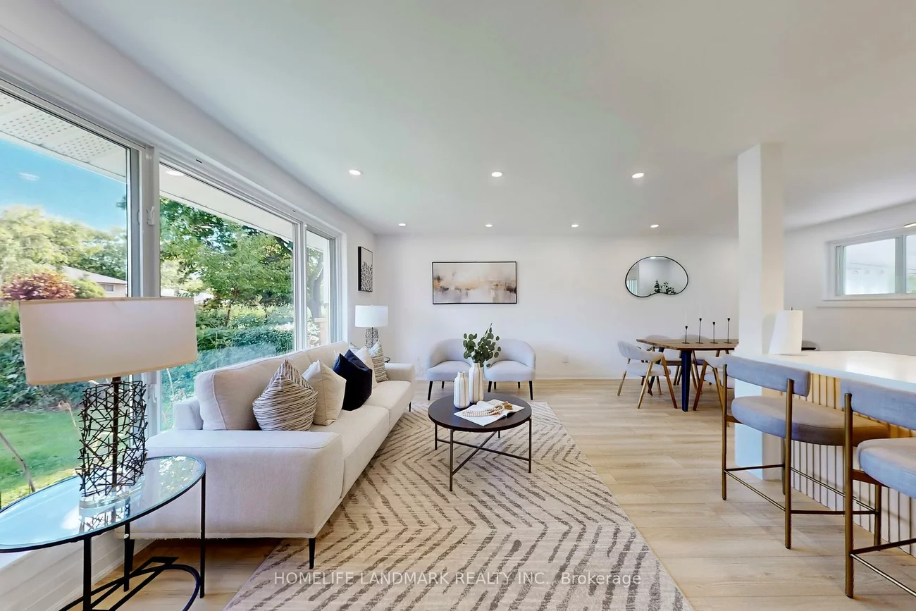 1354, Kelly, Clarkson, Mississauga