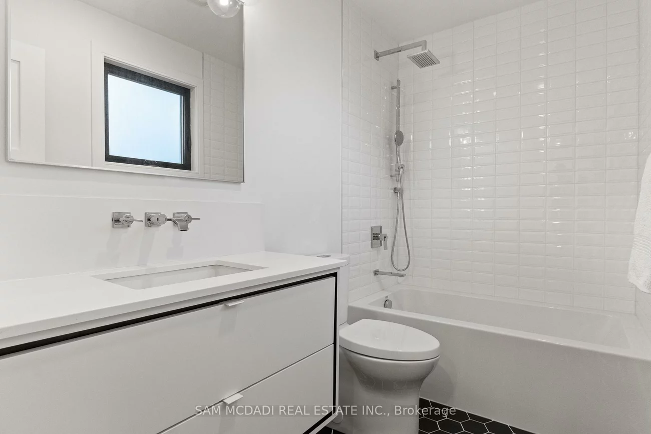 1375, Everall, Clarkson, Mississauga