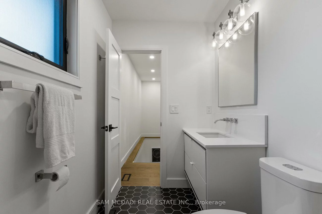 1375, Everall, Clarkson, Mississauga