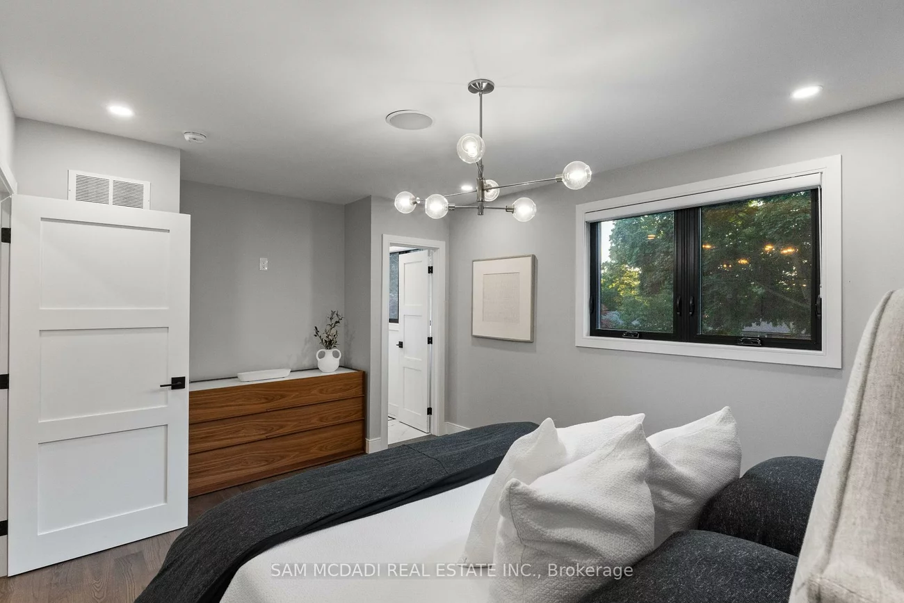 1375, Everall, Clarkson, Mississauga