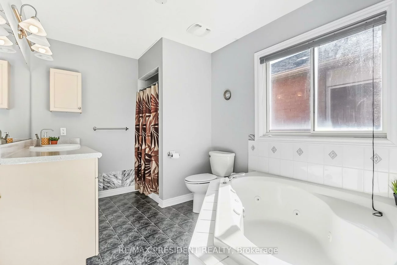 932, Ledbury, East Credit, Mississauga