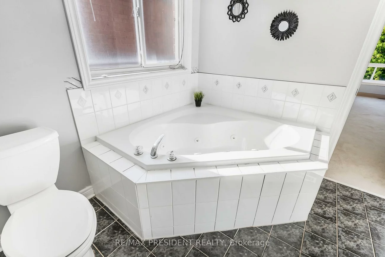 932, Ledbury, East Credit, Mississauga