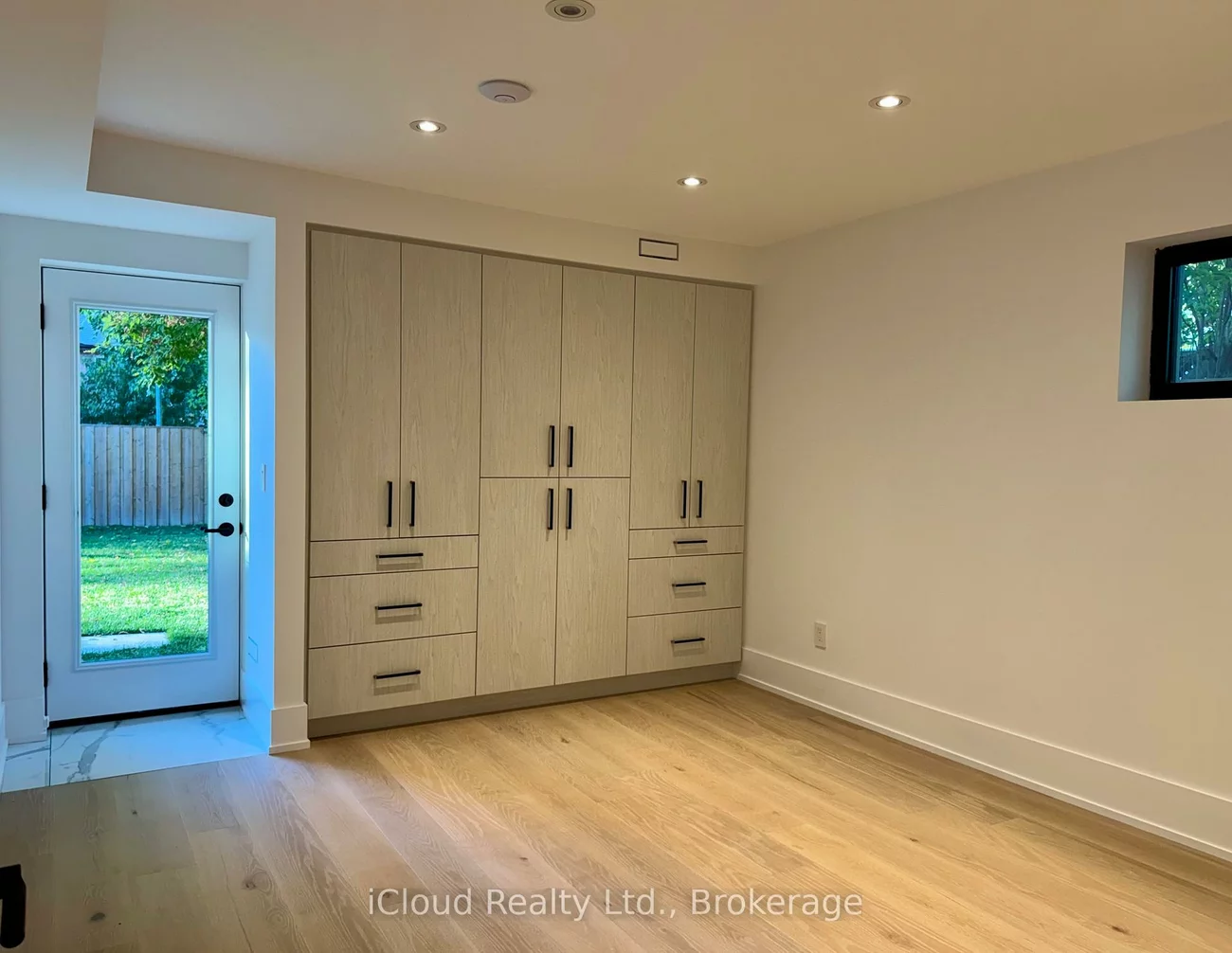 201, Troy, Mineola, Mississauga