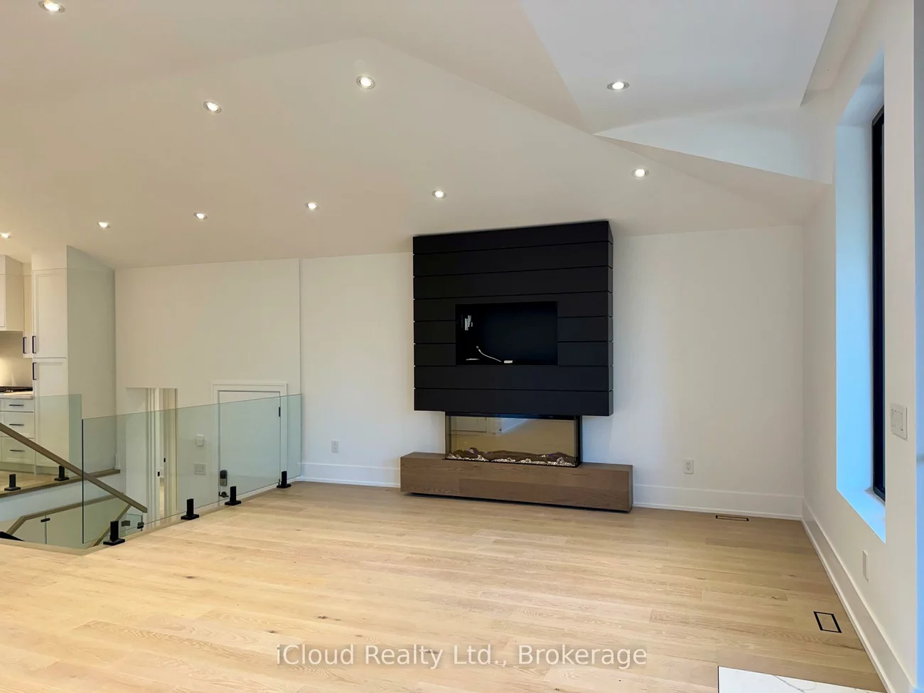 201, Troy, Mineola, Mississauga