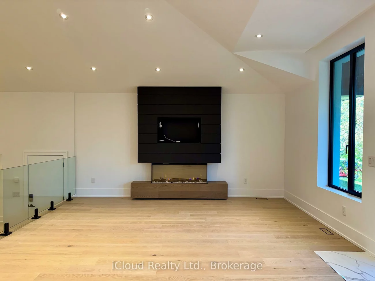 201, Troy, Mineola, Mississauga