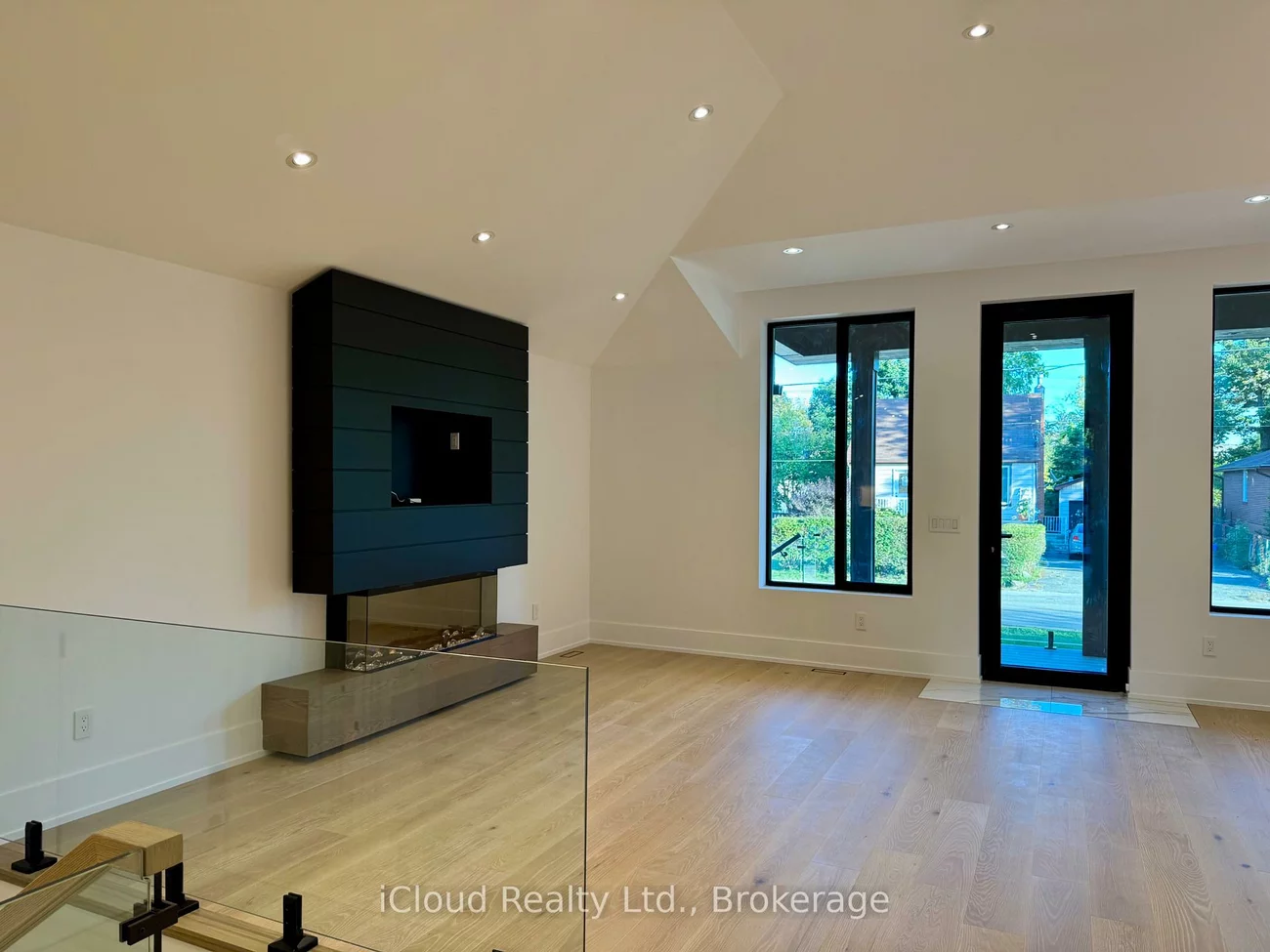 201, Troy, Mineola, Mississauga