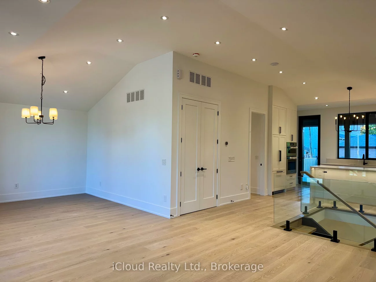 201, Troy, Mineola, Mississauga