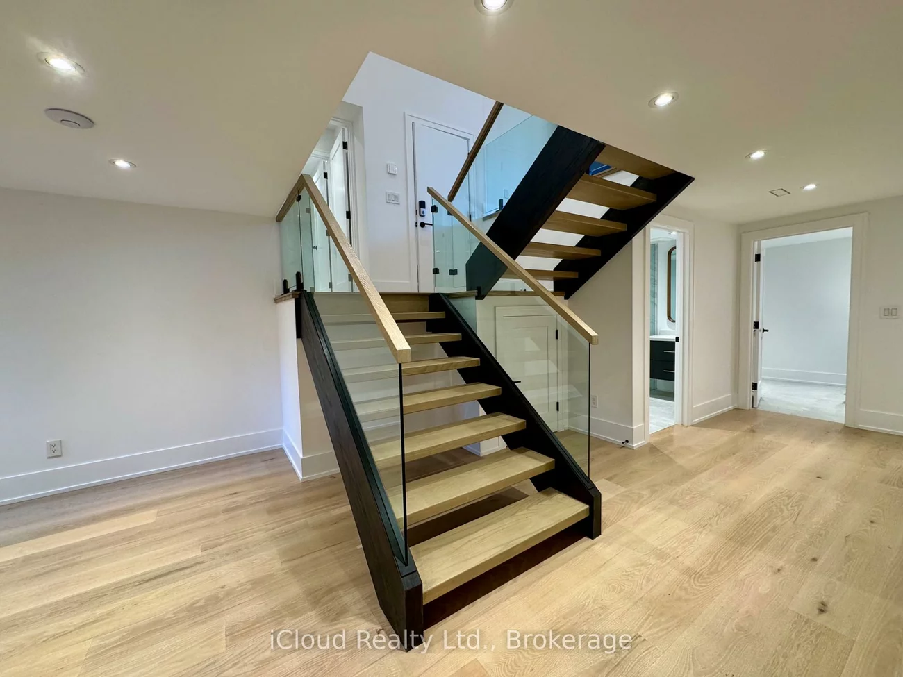 201, Troy, Mineola, Mississauga