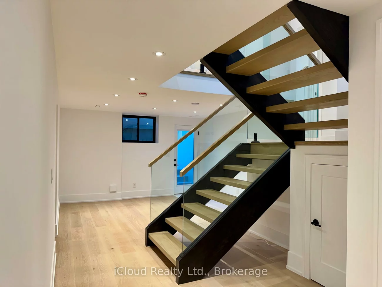 201, Troy, Mineola, Mississauga